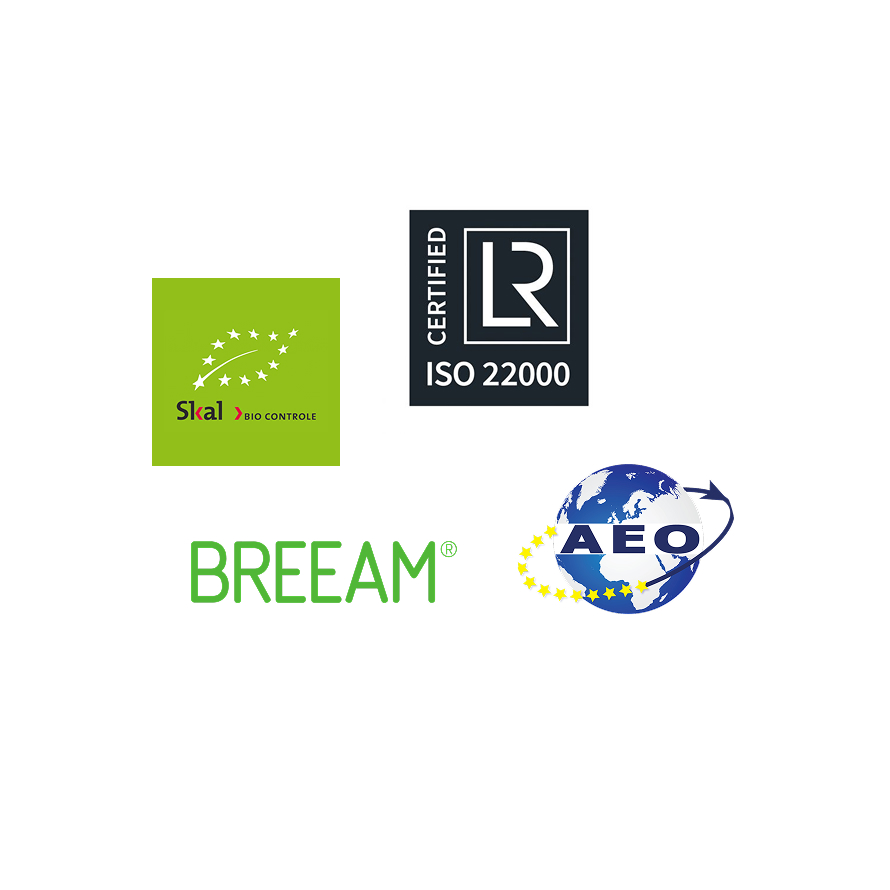 Afbeelding met logo’s van certificeringen: AEO, SKAL, ISO 22000 en BREEAM, die verschillende kwaliteits en duurzaamheidsstandaarden vertegenwoordigen.