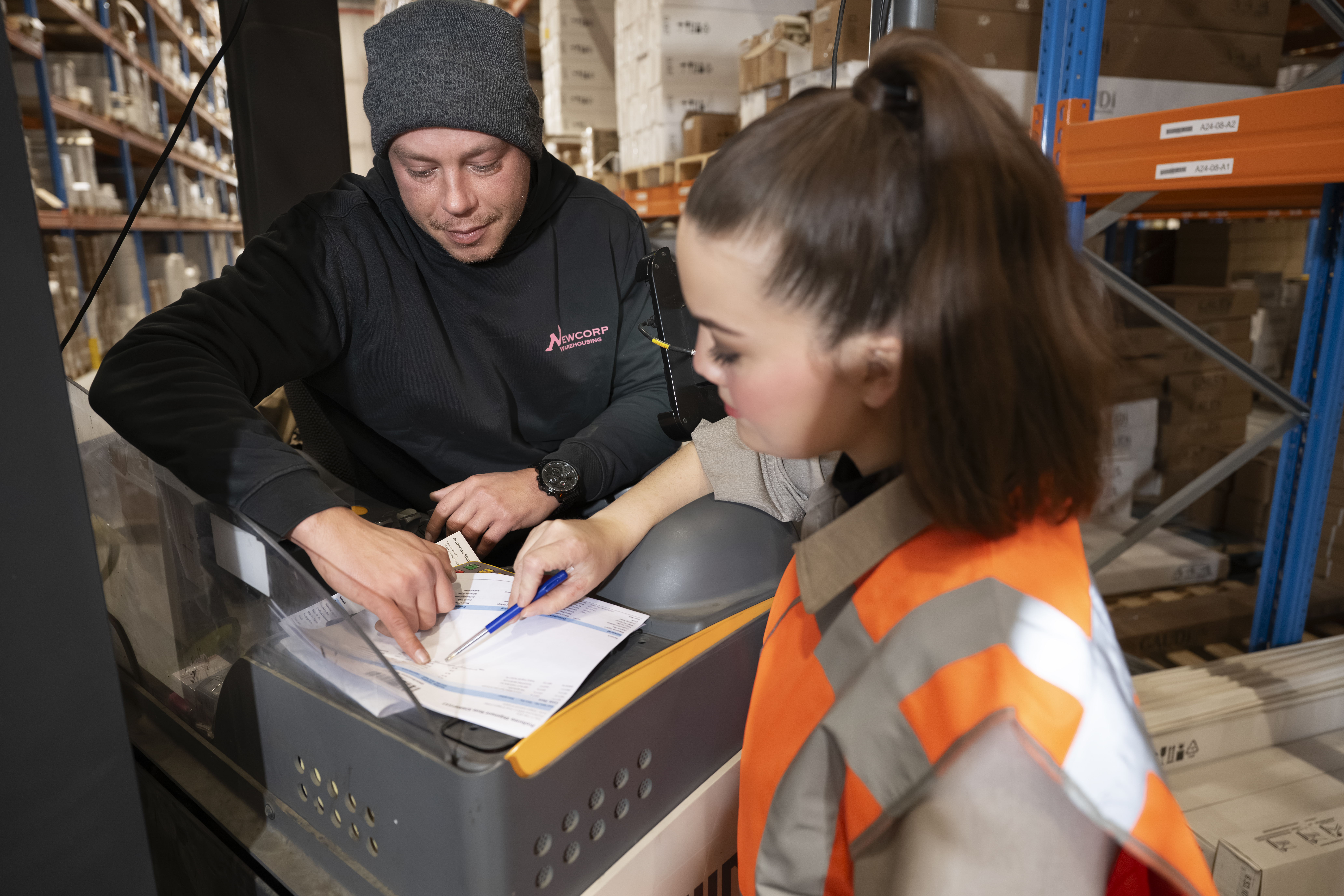 Organized warehouse environment supporting efficient logistics processes