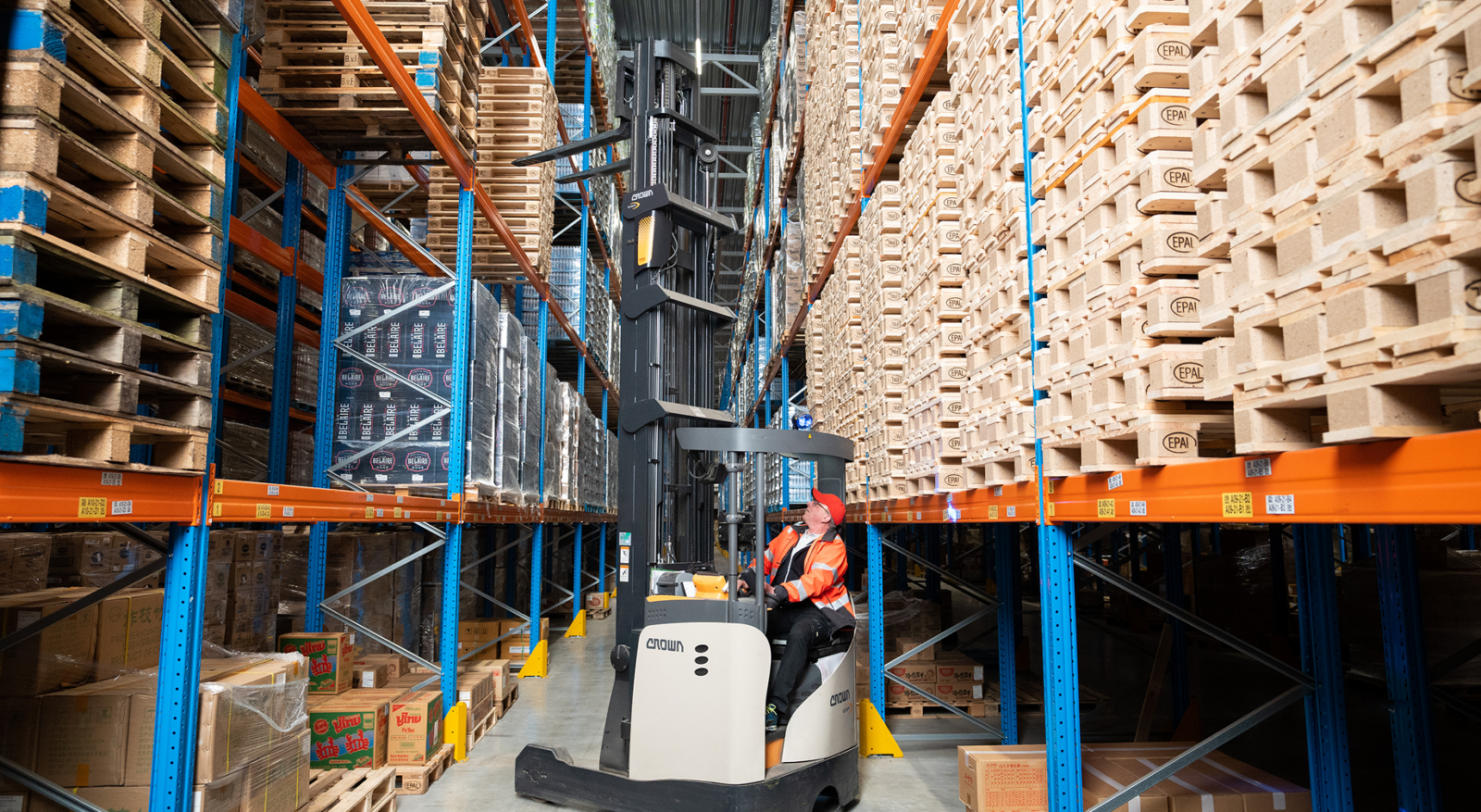 International warehousing with specialised facilities